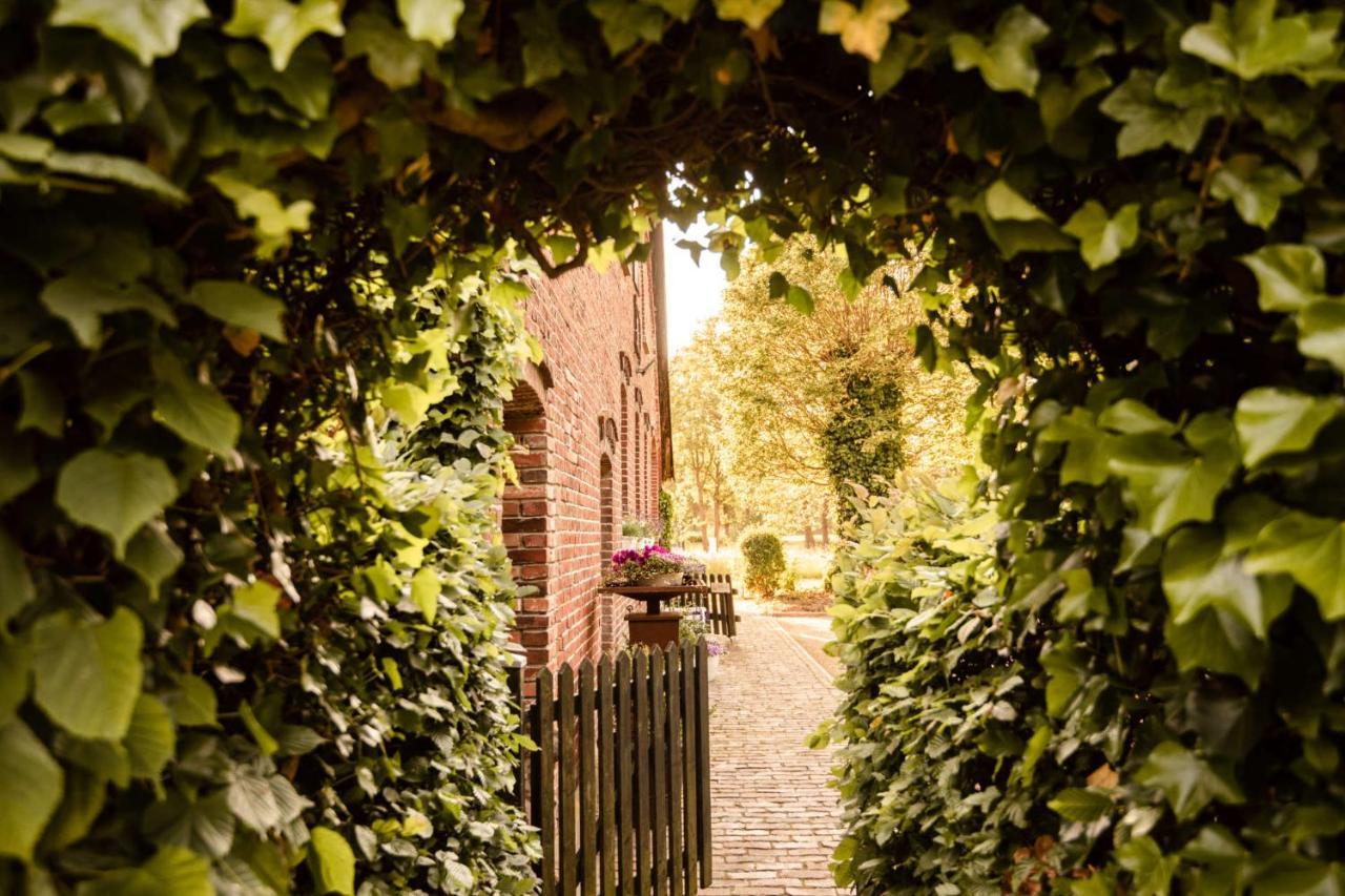 Hofgut Mollberg Hotel Wiefelstede ภายนอก รูปภาพ